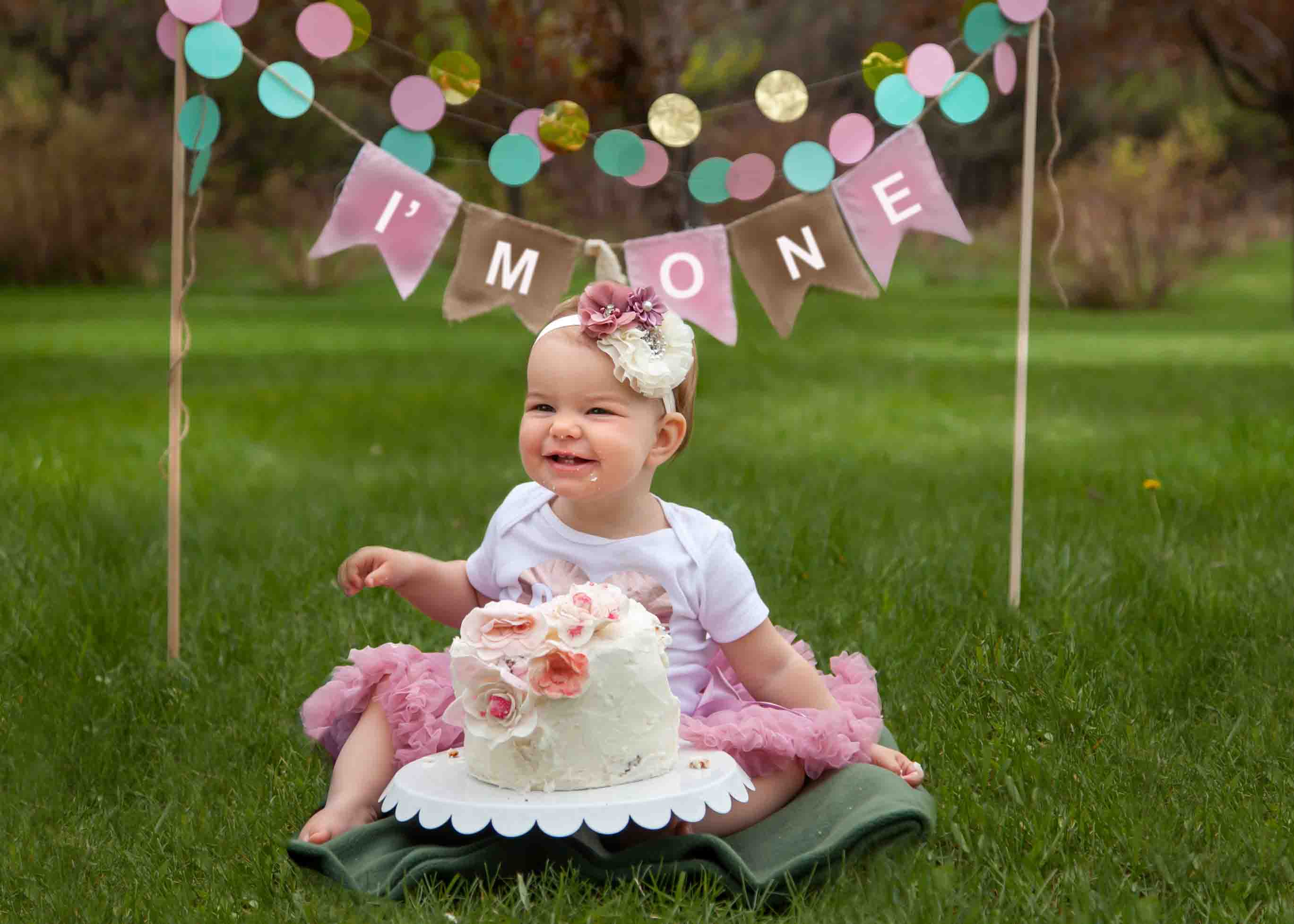 cake smash pictures outside