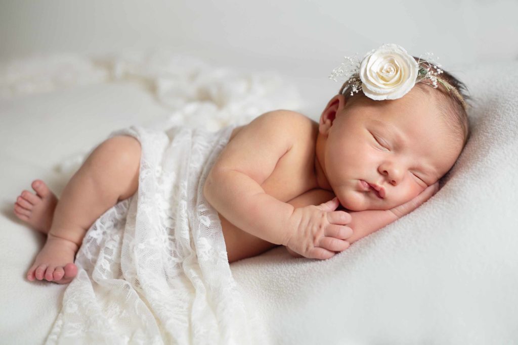 Newborn-Photographer-Calgary-neutral-colours-white-lace