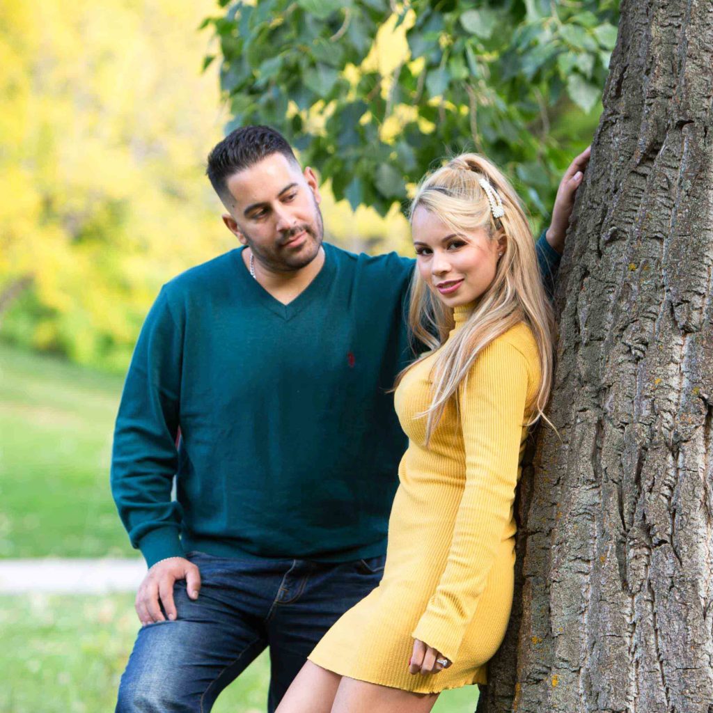 couple-at-the-park-fall-photos