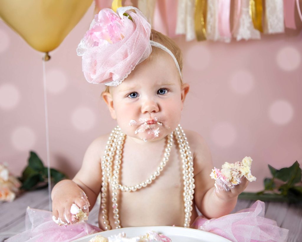 first-year-cake-smash-photo-baby-girl-calgary