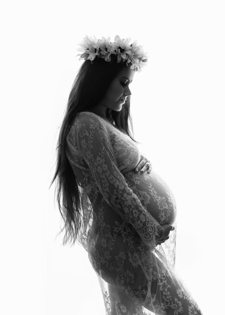 Black and white maternity photos-calgary