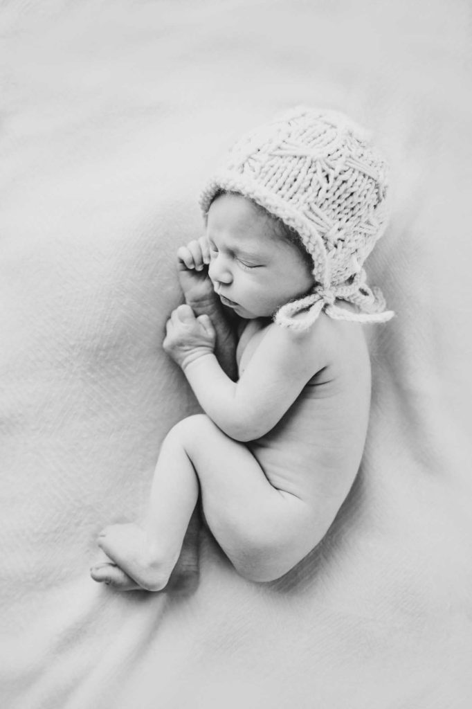 newborn photo-black and white