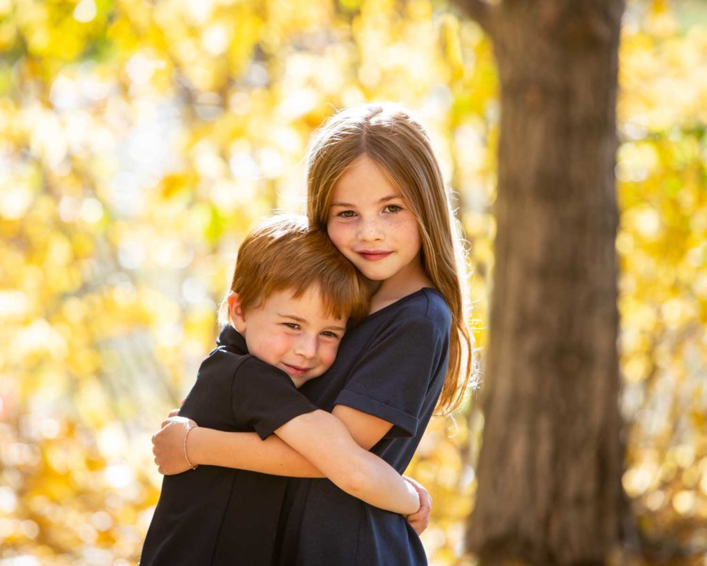 siblings hugging